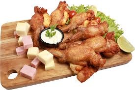 Asa de frango recheada com queijo e presunto