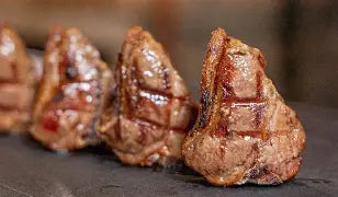 ⁠T-bone Cordeiro fatiado