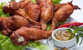 Asa de frango recheada com bacon